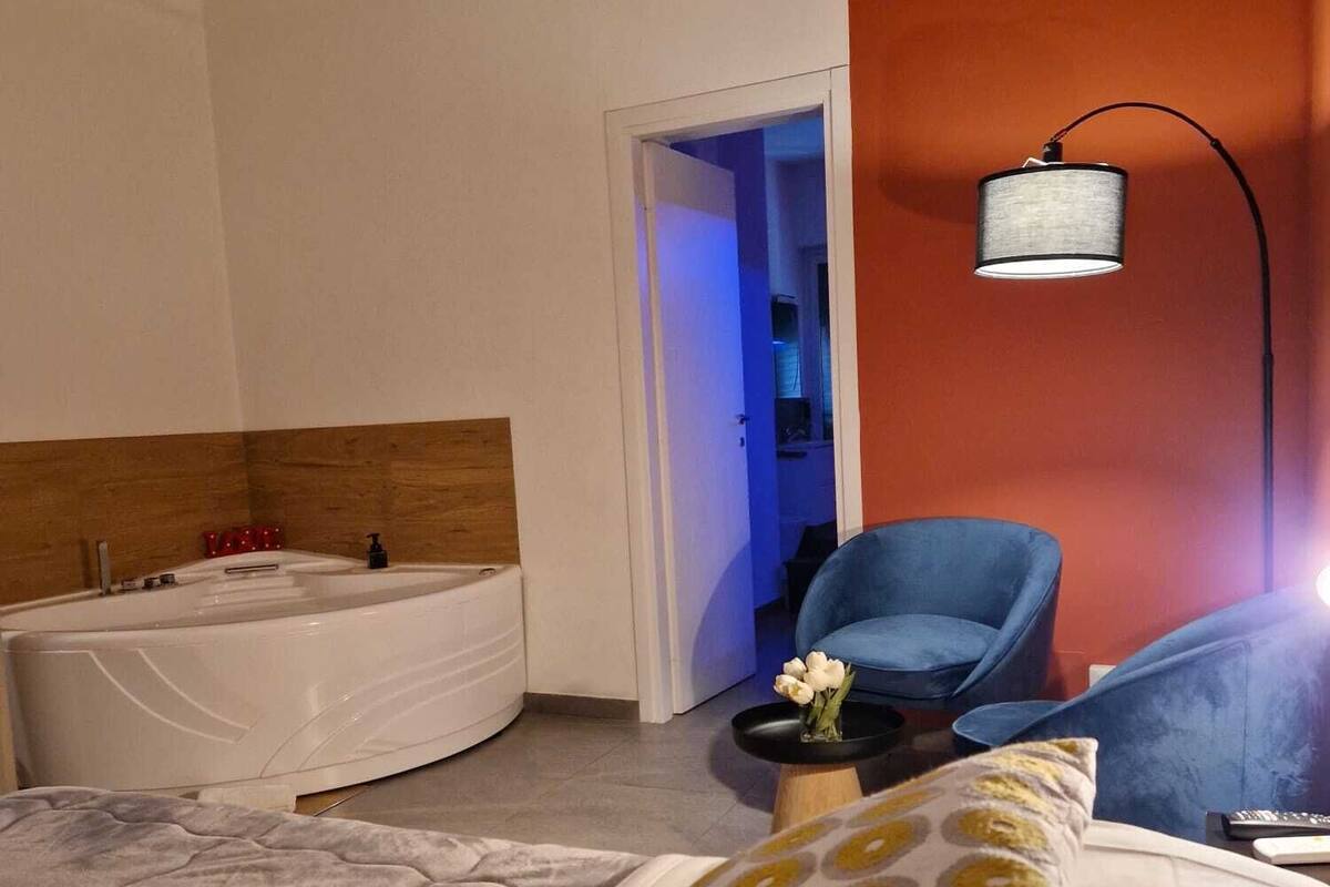 ห้องดีไซน์, ปลอดบุหรี่ | เครื่องนอนระดับพรีเมียม, เตียงเมมโมรีโฟม, ตกแต่งพิเศษโดยเฉพาะ, โต๊ะทำงาน