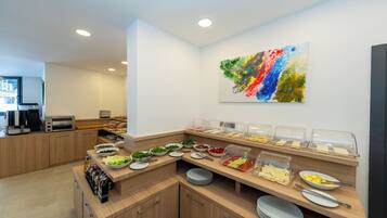 Free daily buffet breakfast