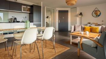 Suite Supérieure, 2 chambres, terrasse | Cuisine privée | Micro-ondes, plaque de cuisson, lave-vaisselle, machine à expresso
