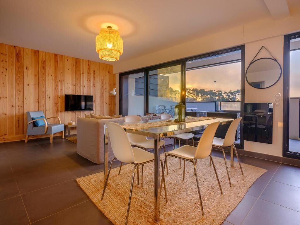 Family Suite, 3 Bedrooms, Terrace | In-room dining