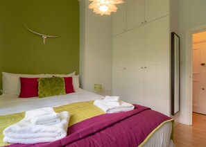2 bedrooms, desk, iron/ironing board, travel crib