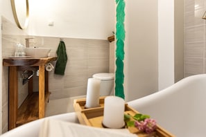 Hårføner, håndklær, såpe og toalettpapir