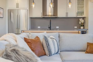 Smart TV, fireplace, stereo, offices