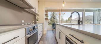 Ski-in/out! Renovated 3BR Aspen Condo