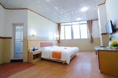 Xintian Lvye Hotel
