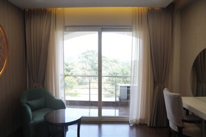 Super Deluxe Hill View Room with Balcony | Pemandangan dari kamar