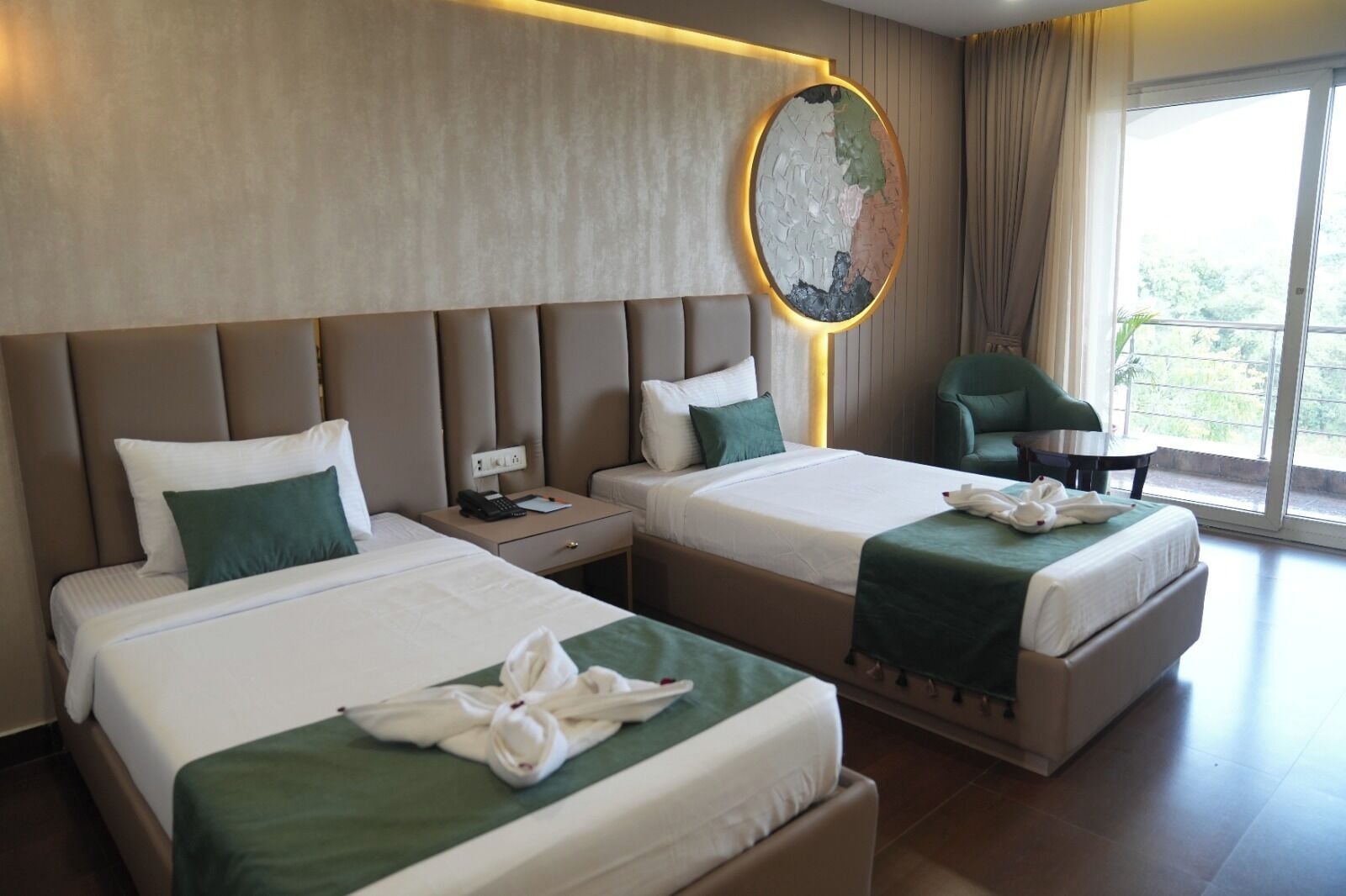 Super Deluxe Hill View Room with Balcony | Minibar, desk, laptop workspace, iron/ironing board