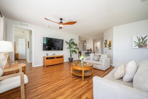 Exterior - Beautiful Lakeview Condo, New Listing -1024 (Orlando)