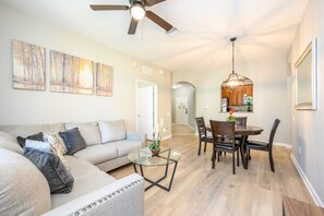 Exterior - Vista Cay Deluxe Condo, Near the Parks! - 3002 (Orlando)
