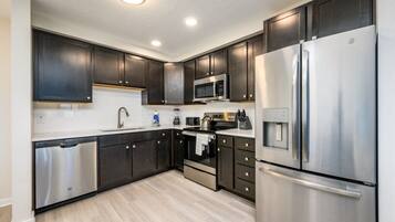 Condo (Brand New Modern Vista Cay Reserve Co) | Private kitchen