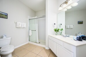 Condo (Deluxe Condo Next to Clubhouse, Vista) | Bathroom