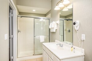 Apartment (New and Gorgeous Townhome, Vista Cay ) | Bathroom