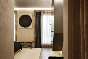 2 bedrooms, iron/ironing board, WiFi, bed sheets - Luxury Suite 5 FIND (București)