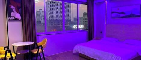 Cribs/infant beds