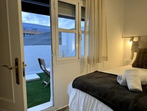 2 Schlafzimmer, Schreibtisch, Bügeleisen/Bügelbrett, Reisekinderbett