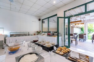 Desayuno estilo bufé