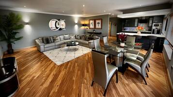 Deluxe Cottage | Living area