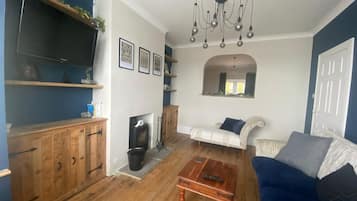 Departamento | Área de sala de estar | Televisión y chimenea