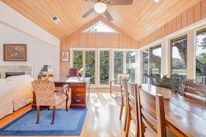 Dining - Gorgeous Quiet Lakefront Beach Cottage Inside Wild Dunes! (Isle Of Palms)