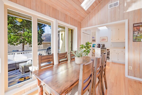 Dining - Gorgeous Quiet Lakefront Beach Cottage Inside Wild Dunes! (Isle Of Palms)