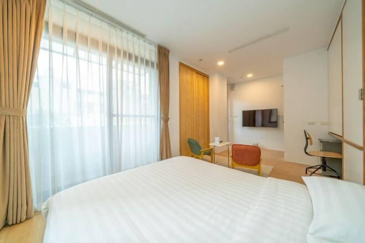 Desk, laptop workspace, blackout drapes, free WiFi