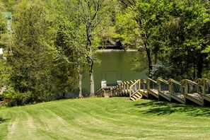 Property grounds - Family Lake House w/ Dock, Kayaks & 2 Kitchens (Goreville)