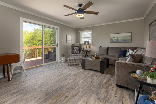 Smart TV - Family Lake House w/ Dock, Kayaks & 2 Kitchens (Goreville)