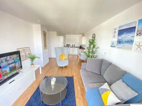 TV - One Bed Flat Stratford London High Street (London)