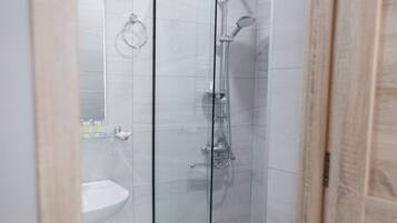 Comfort Quadruple Room, Mountain View | Bathroom | Rainfall showerhead, free toiletries, hair dryer, slippers