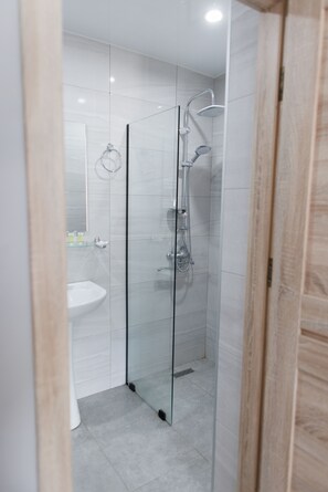 Comfort Quadruple Room, Mountain View | Bathroom | Rainfall showerhead, free toiletries, hair dryer, slippers - ALOFT (Kazbegi)