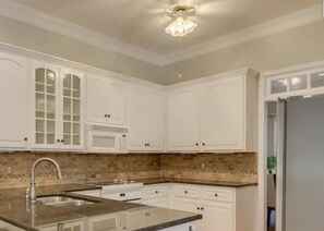 House | 4 bedrooms - Stately Stradford Home Masters Rental (Evans)