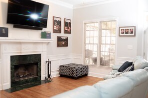 House | 4 bedrooms - Stately Stradford Home Masters Rental (Evans)