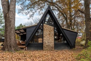 House, Accessible | 3 bedrooms - Lake View Hot Tub Modern A-frame (Rockbridge)