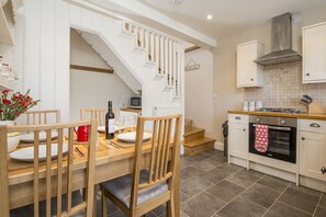 Microwave, dishwasher, toaster, cookware/dishes/utensils - Delfryn, Holiday Cottage Manorbier, Sleeps 4, 2 bedrooms,  bathrooms (Tenby)