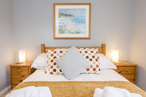 5 quartos, ferros/tábuas de passar roupa, acesso à internet