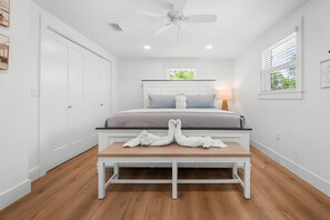 3 bedrooms, iron/ironing board, free WiFi, bed sheets - White Palms by Beach Boutique Rentals (Anna Maria)