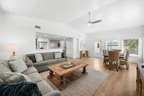 Smart TV, books - White Palms by Beach Boutique Rentals (Anna Maria)