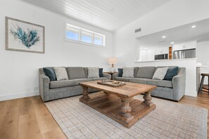 Smart TV, books - White Palms by Beach Boutique Rentals (Anna Maria)