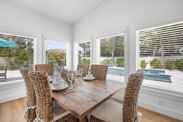 Dining - White Palms by Beach Boutique Rentals (Anna Maria)