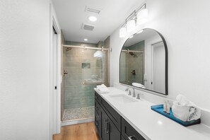 Shower, hair dryer, towels, toilet paper - White Palms by Beach Boutique Rentals (Anna Maria)