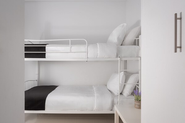 2 bedrooms, Egyptian cotton sheets, premium bedding, memory-foam beds