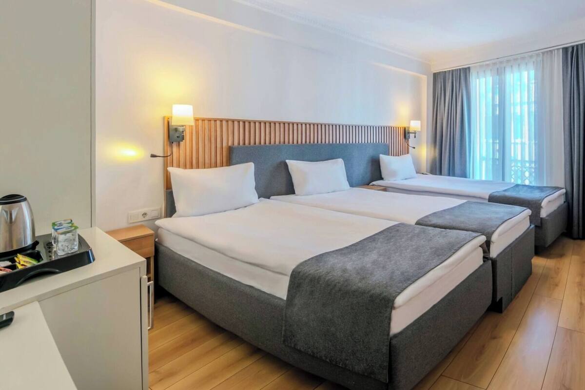 In-room safe, soundproofing, WiFi (free)