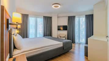 Standard Double Room | In-room safe, soundproofing, free WiFi