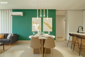 Apartment | In-room dining - bnbmehomes-3BR nr Riyadh Park & KAFD-F6 (Riyadh)