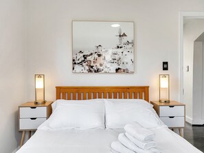 2 bedrooms, desk, WiFi, bed sheets - This apartment is a 2 bedroom(s), 1 bathrooms, located in Berkley, MI. (Berkley)