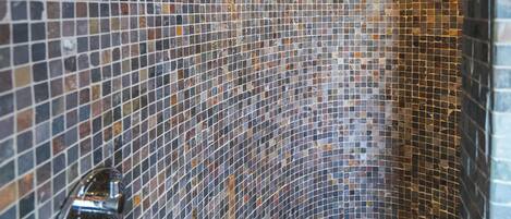 Exclusive Studio Suite | Bathroom