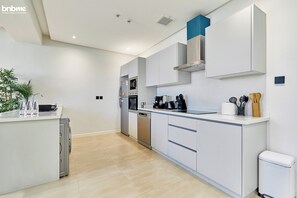Departamento, 2 habitaciones, cocina | Cocina privada | Cafetera de espresso, cafetera y tetera, tetera eléctrica y comedor 