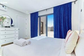 Apartamento, 2 quartos, cozinha | 2 quartos, roupas de cama premium, cofres nos quartos