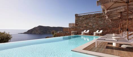 Seasonal outdoor pool, pool umbrellas, sun loungers