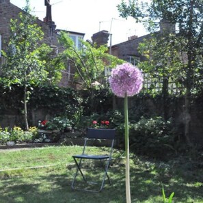 Apartment | 4 bedrooms - Garden Flat of a Charming Victorian Property in Central London With Aircon and Family-friendly (London)